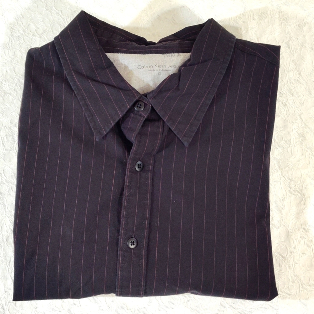 Calvin Klein Jeans Men's Button-Down Shirt Black with Red pinstripes Size XL